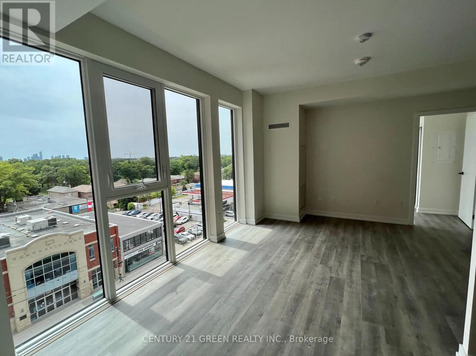 703 - 2300 ST. CLAIR AVENUE W