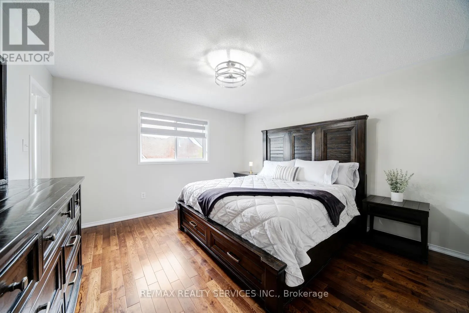 49 WOODCOTE CRESCENT