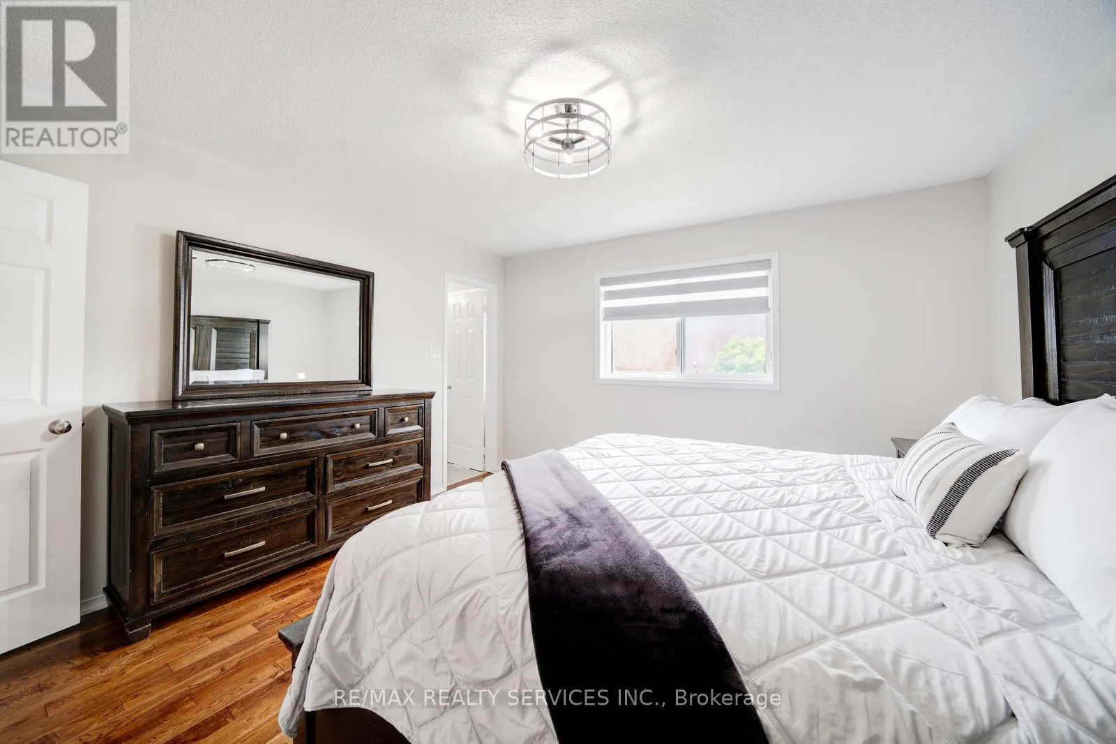 49 WOODCOTE CRESCENT