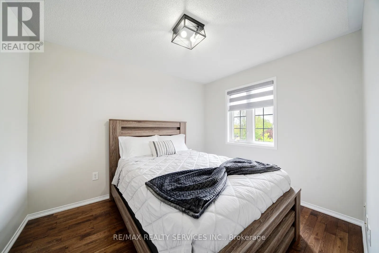 49 WOODCOTE CRESCENT