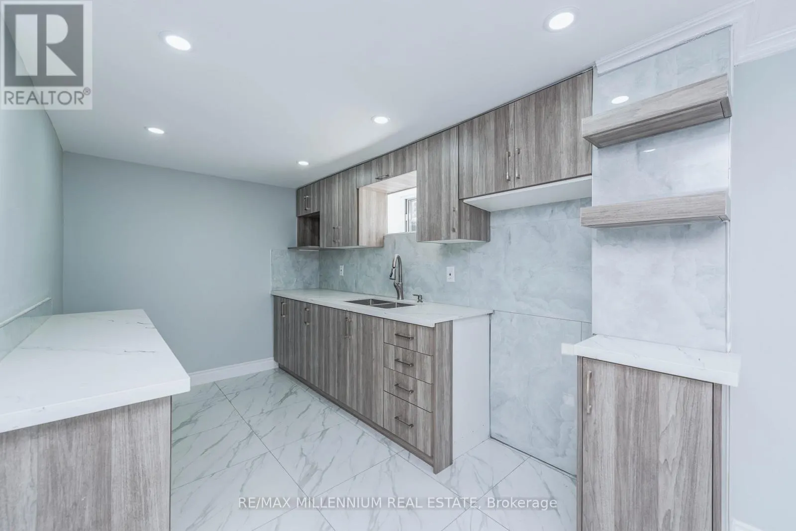 76 RAYLAWN CRESCENT
