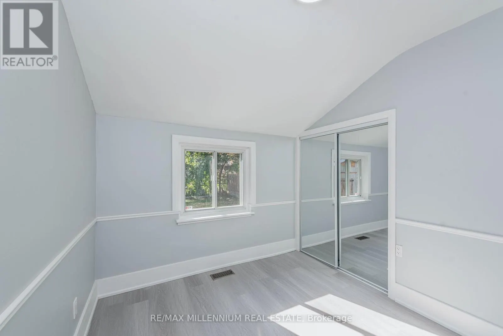 76 RAYLAWN CRESCENT