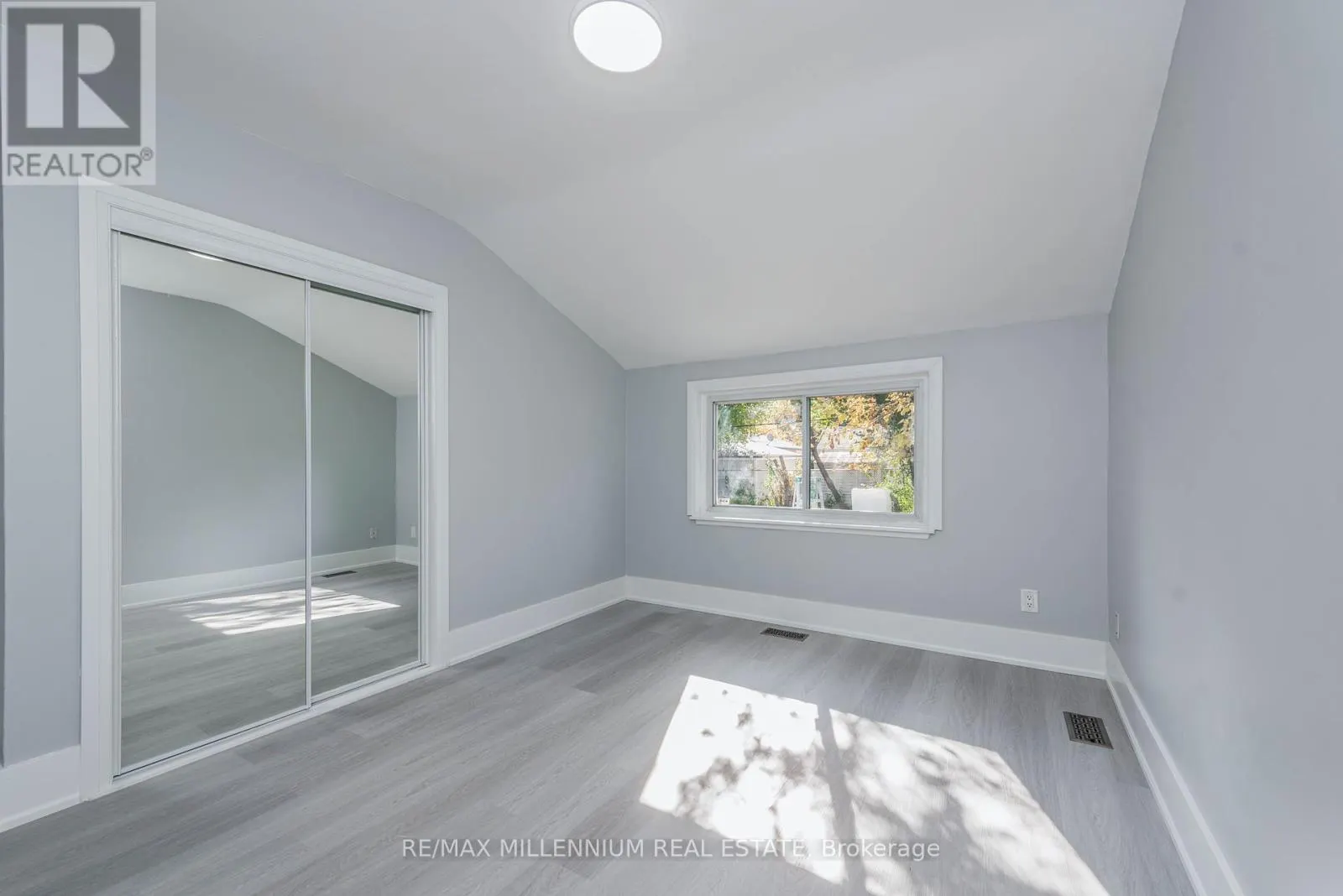 76 RAYLAWN CRESCENT