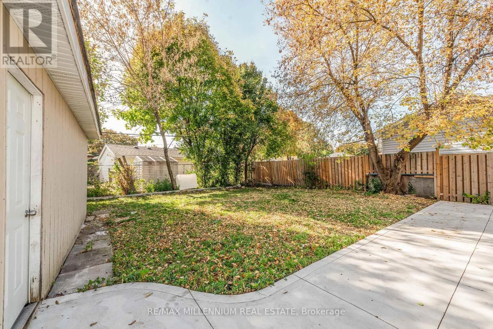 76 RAYLAWN CRESCENT
