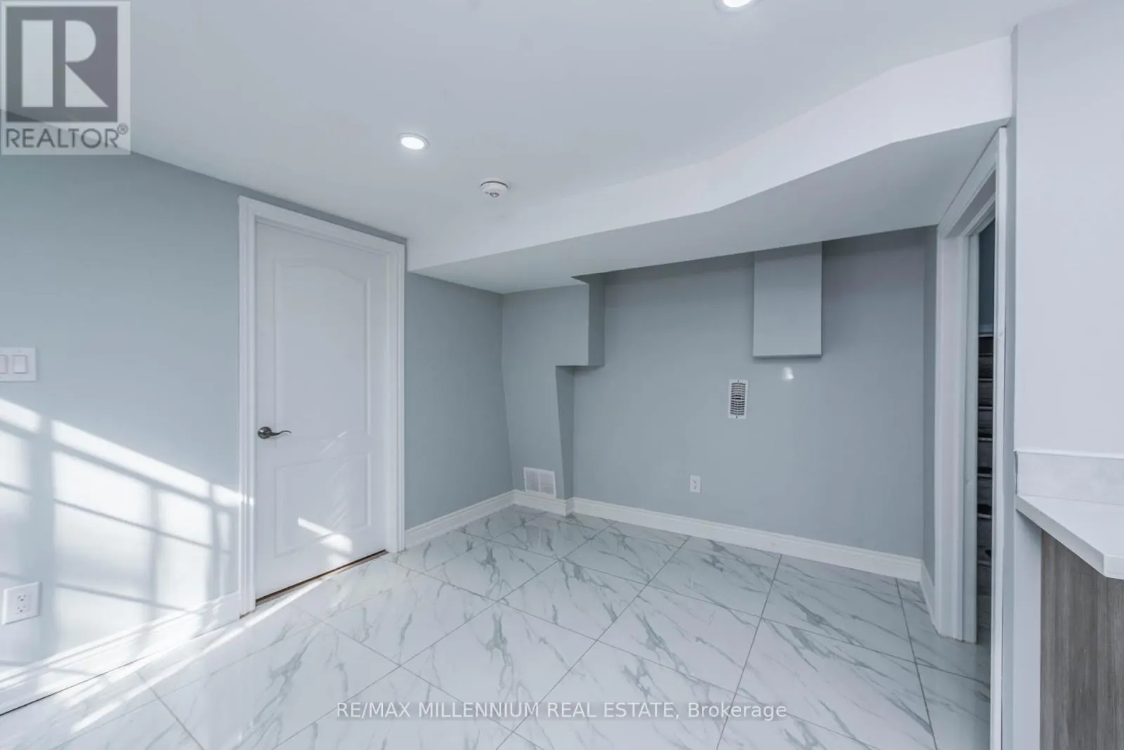76 RAYLAWN CRESCENT