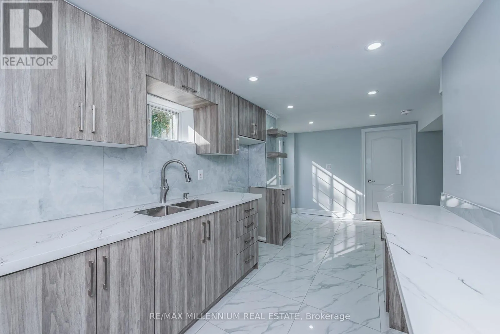 76 RAYLAWN CRESCENT