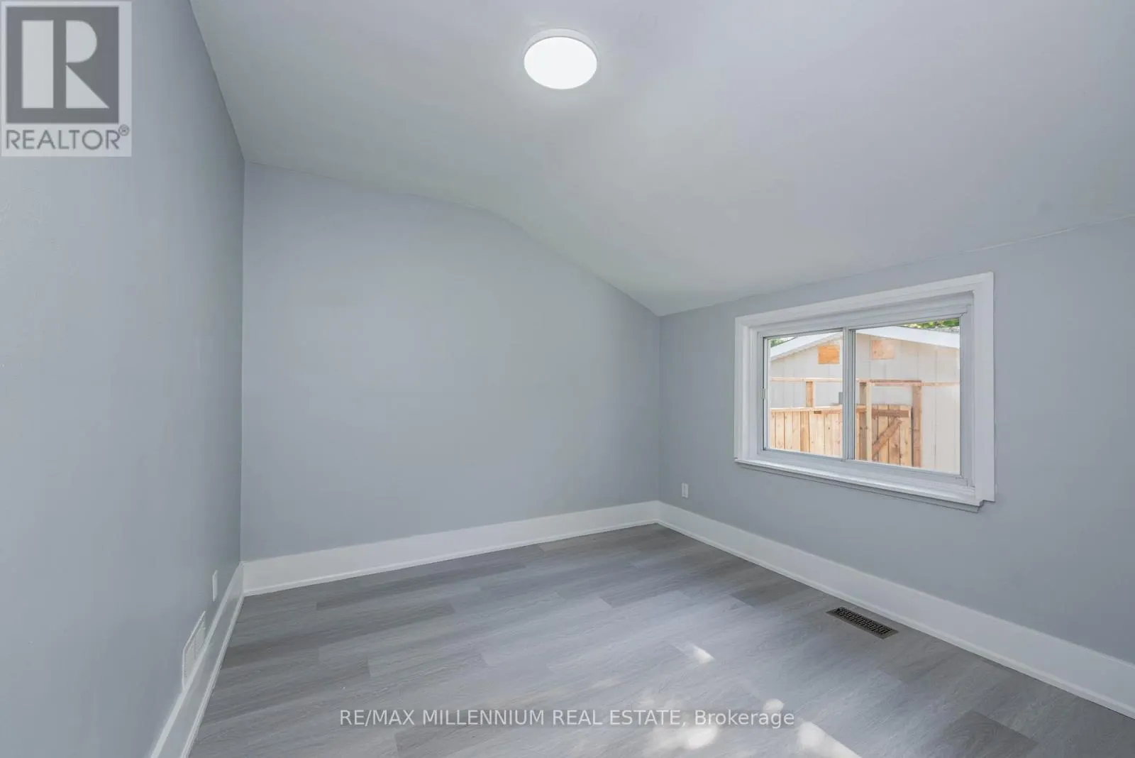 76 RAYLAWN CRESCENT