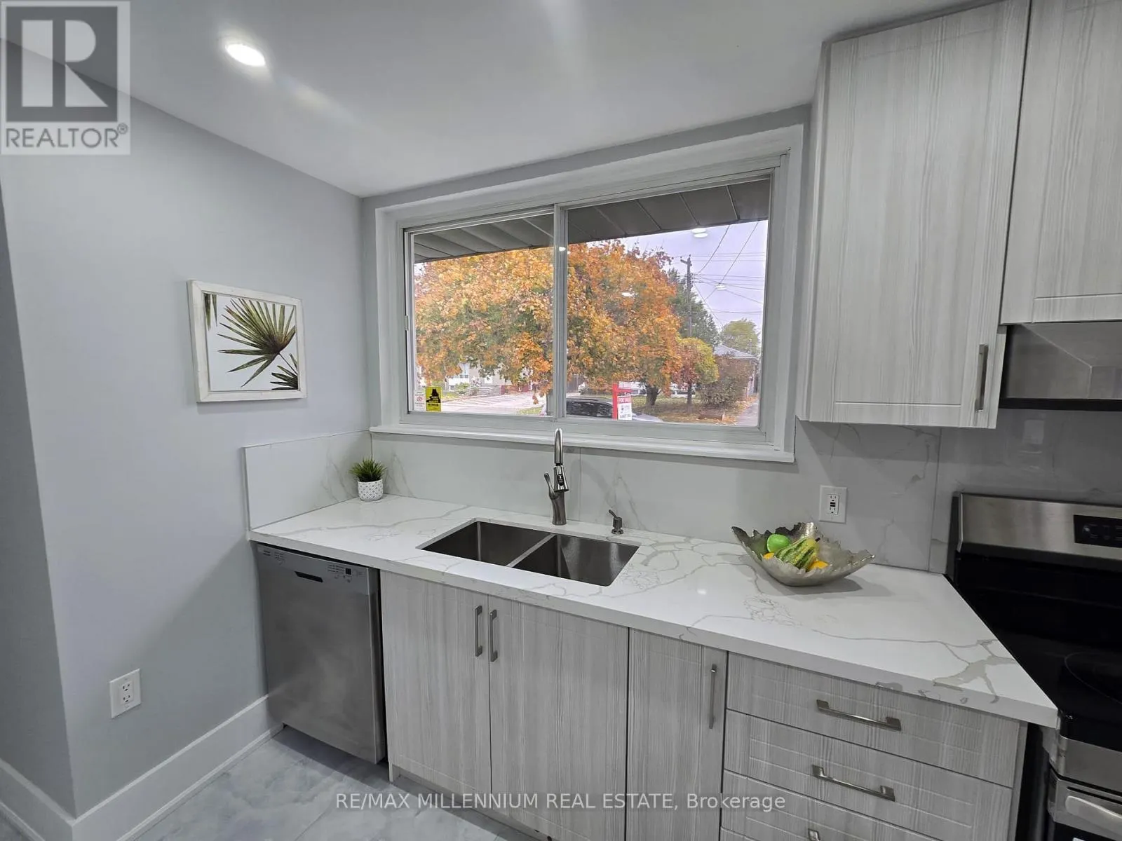 76 RAYLAWN CRESCENT