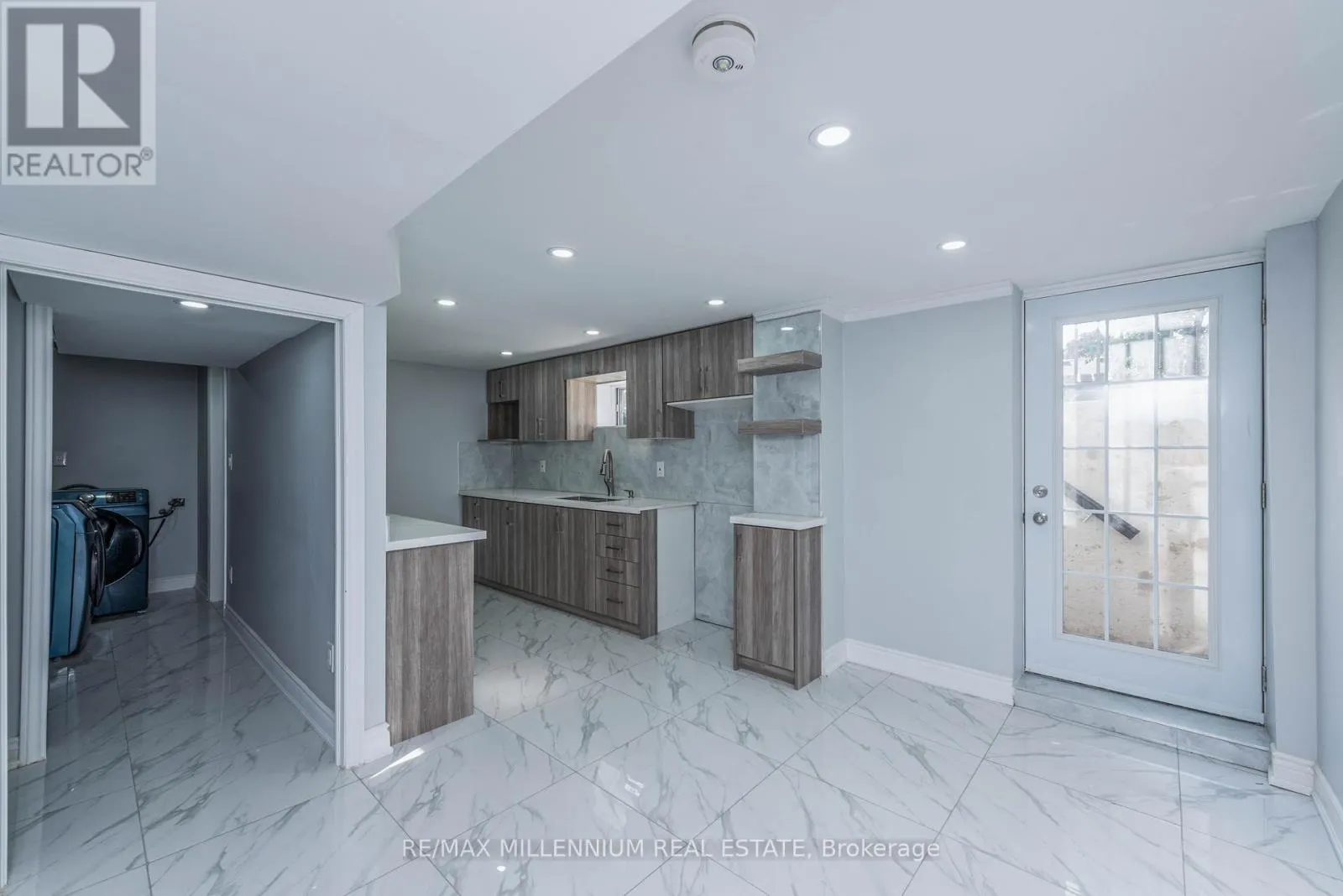 76 RAYLAWN CRESCENT