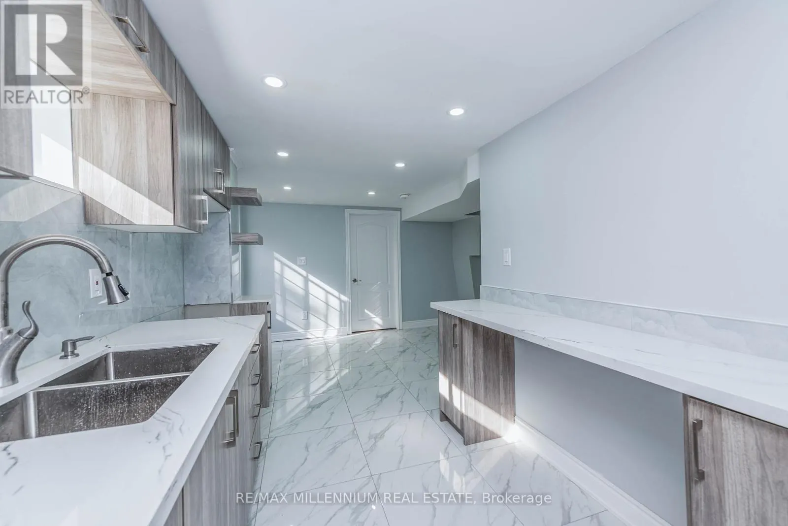 76 RAYLAWN CRESCENT