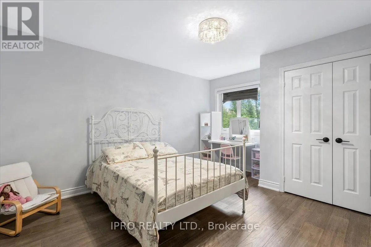 5 CHAPLIN CRESCENT