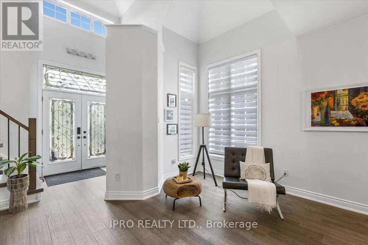 5 CHAPLIN CRESCENT