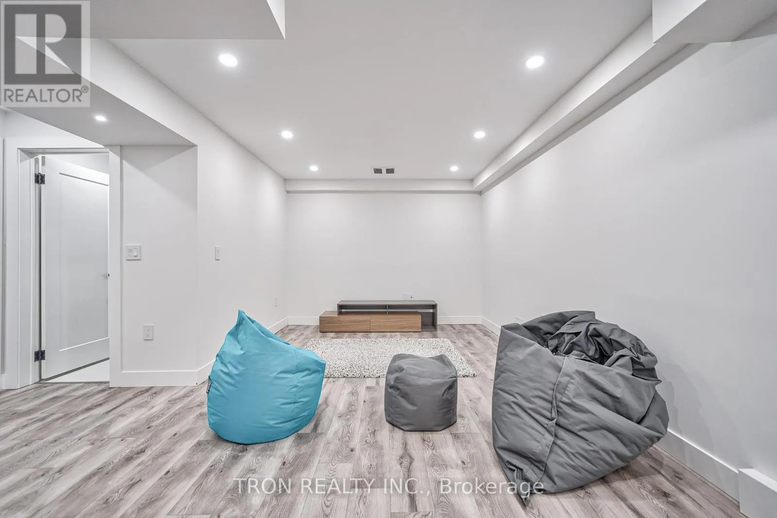 38 UNO DRIVE