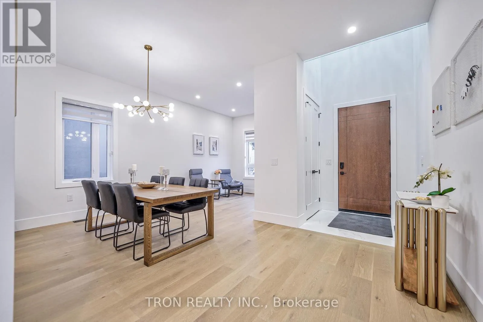 38 UNO DRIVE