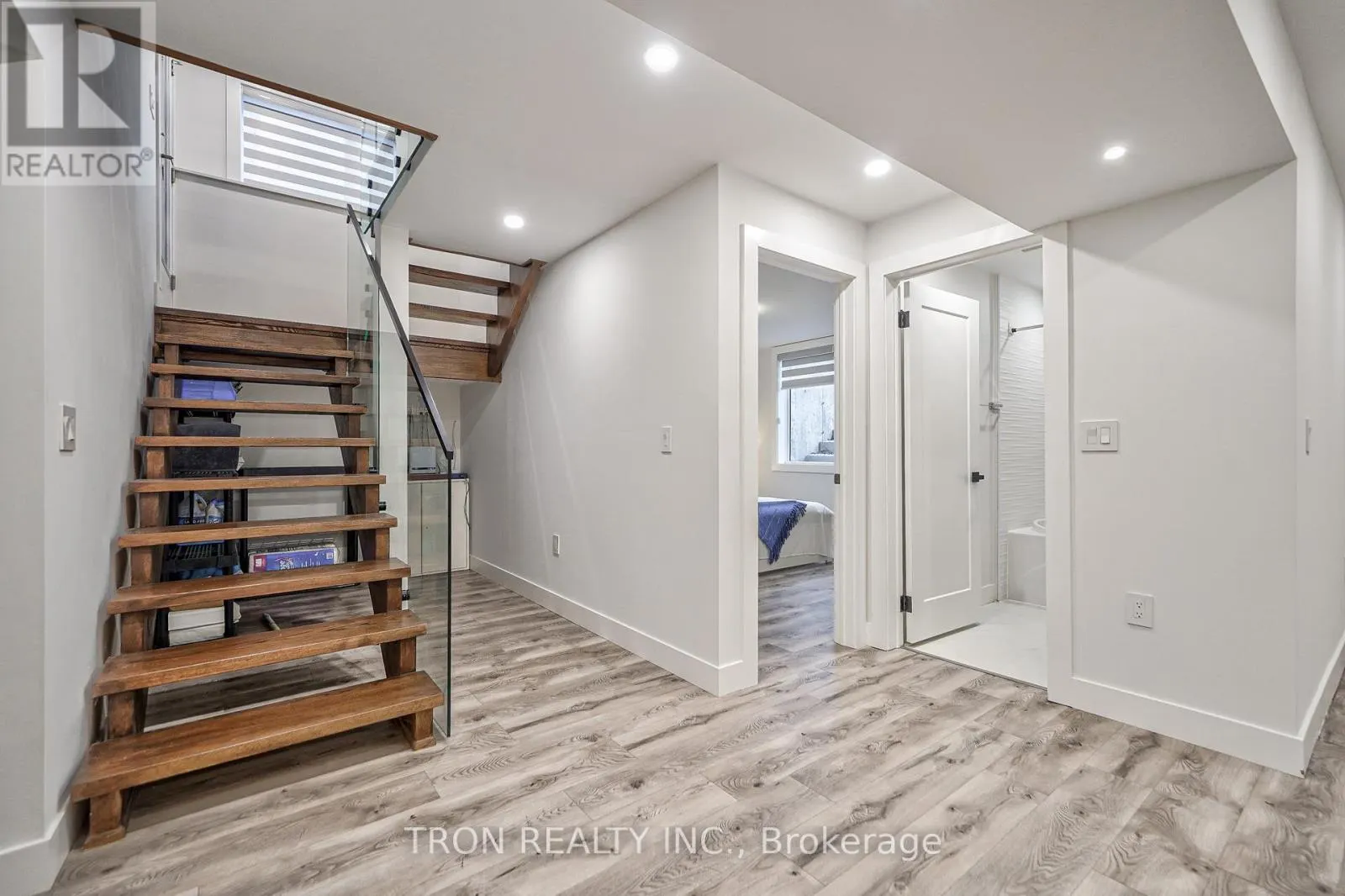38 UNO DRIVE