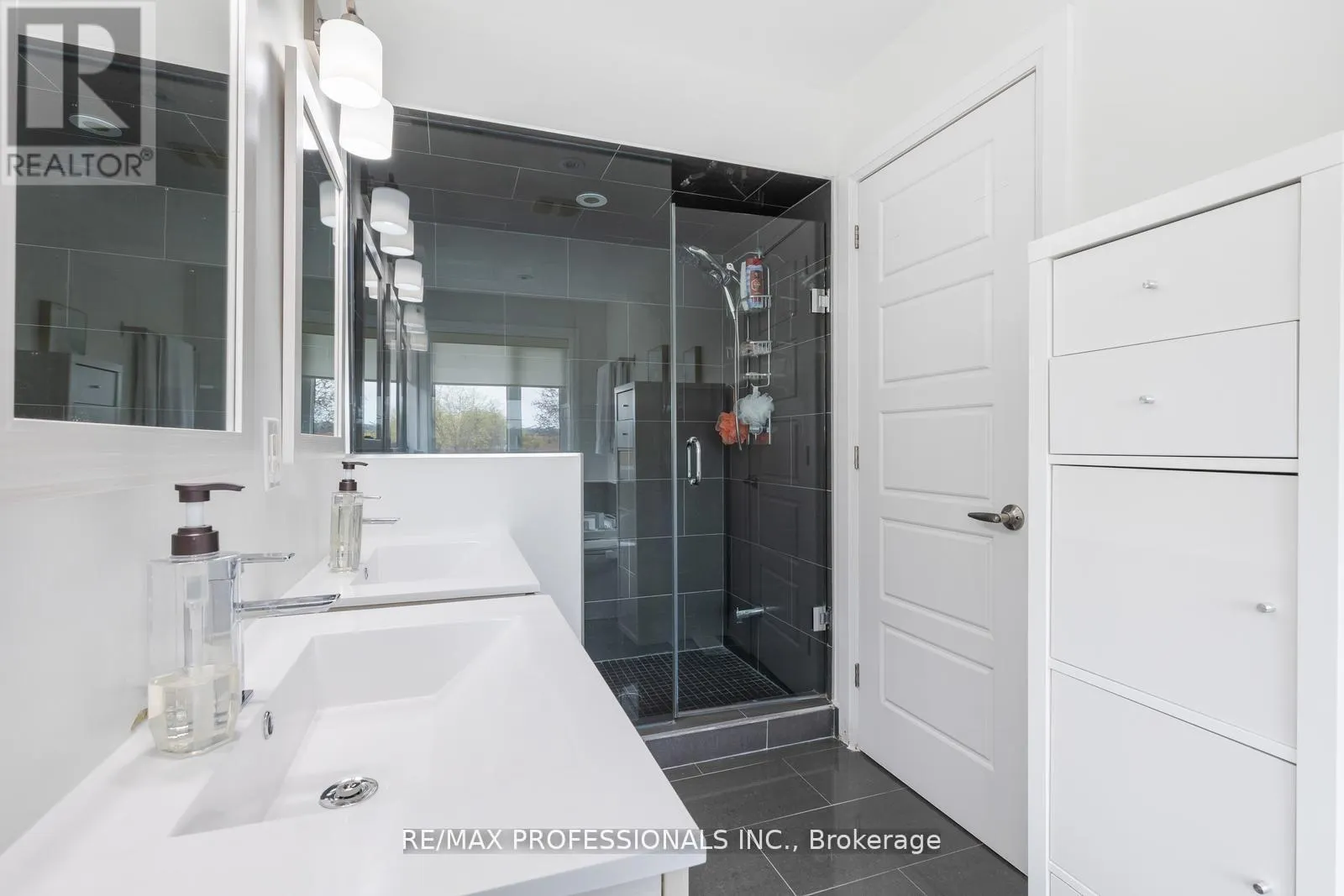43 BELLMAN AVENUE