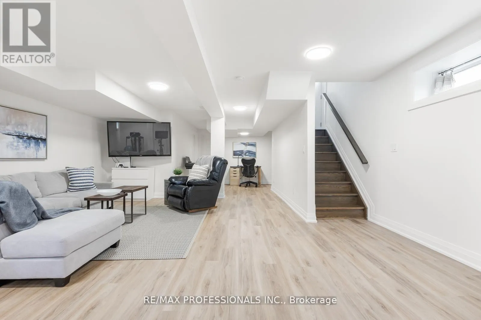 43 BELLMAN AVENUE