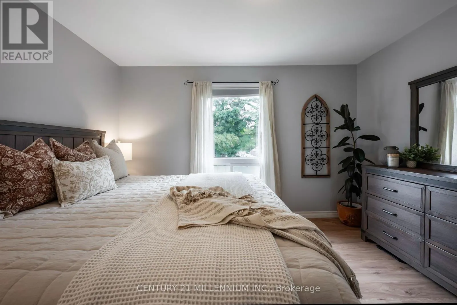 33 CALEDONIA ROAD