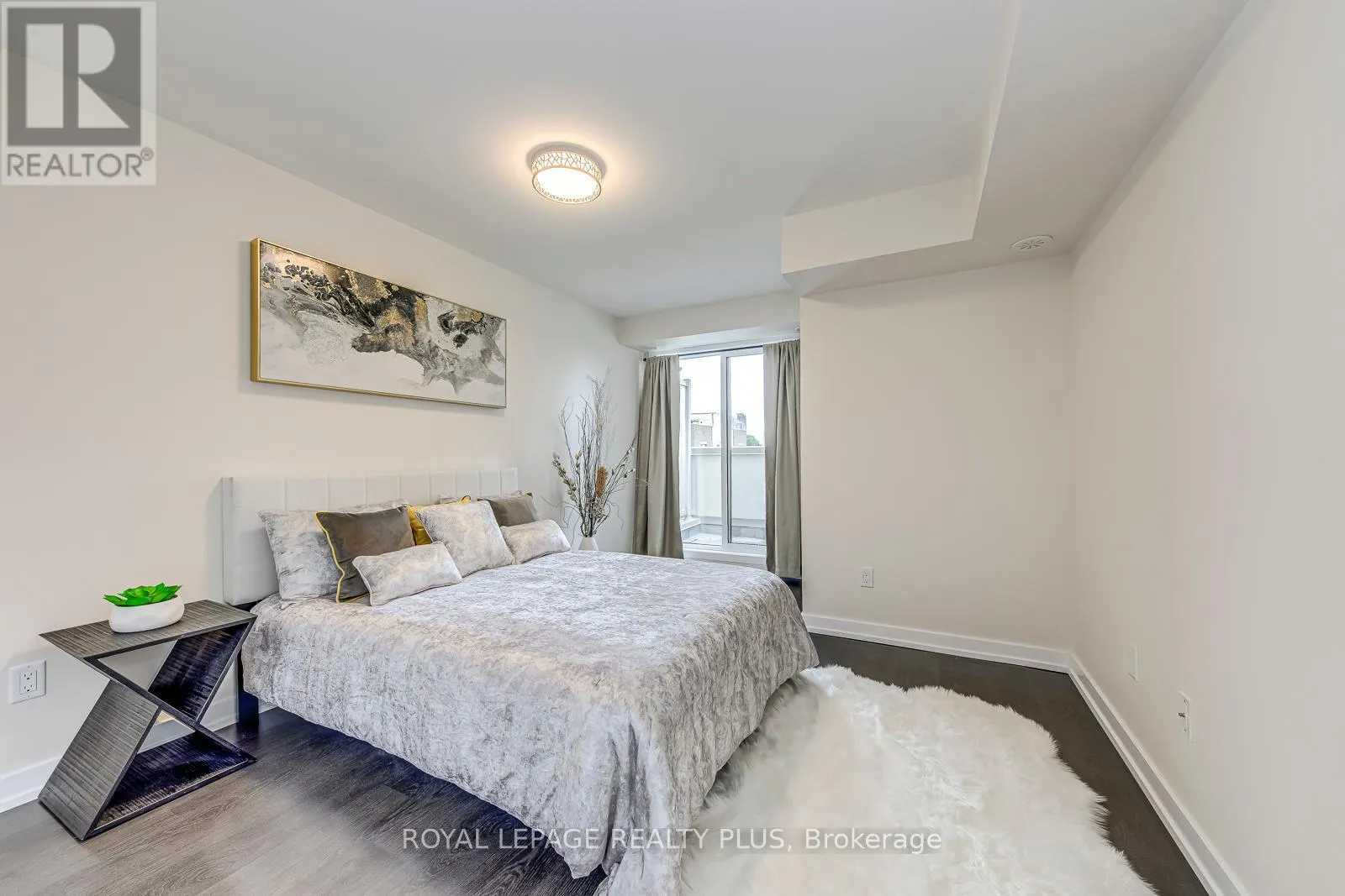 510 - 10 DRUMMOND STREET