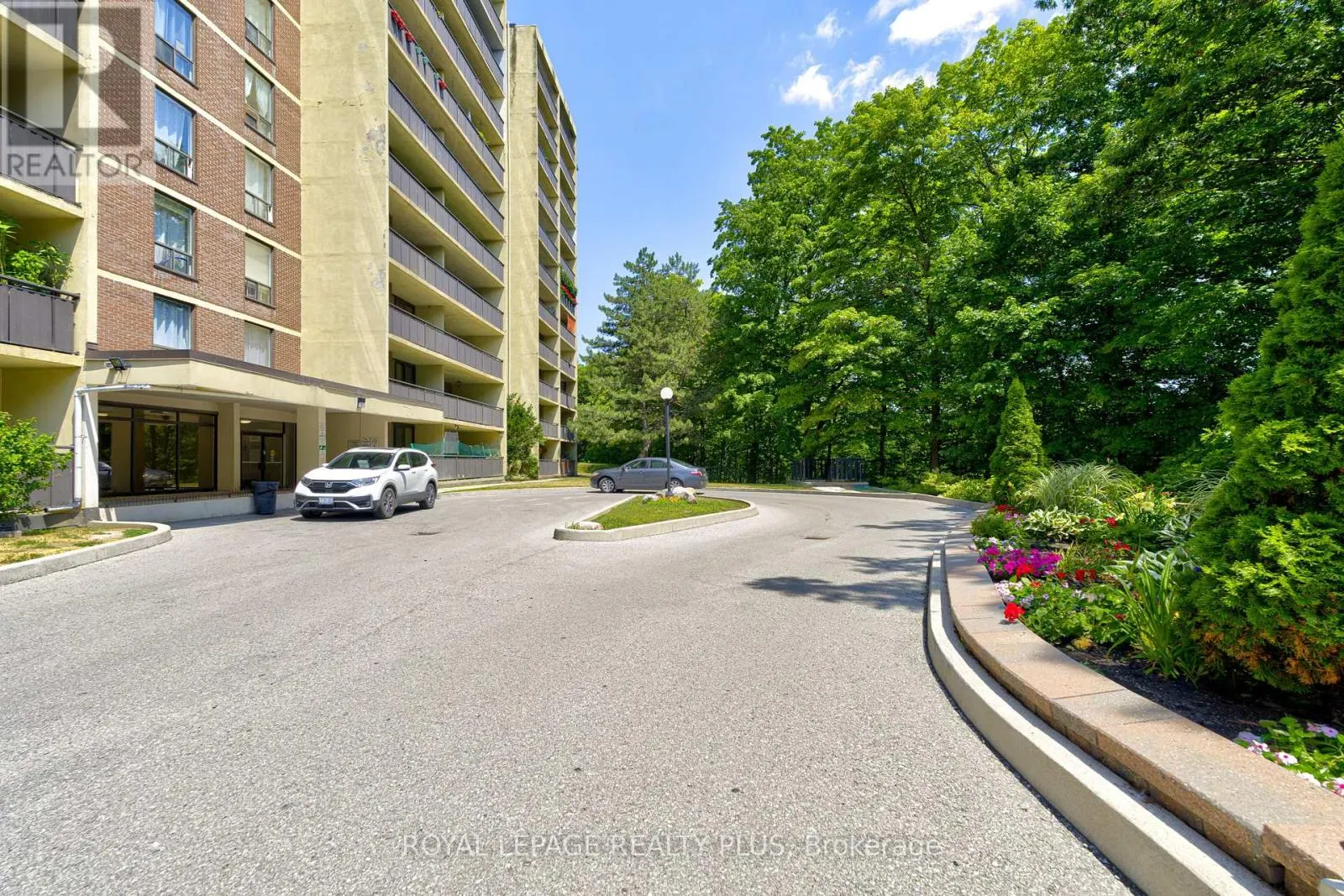 206 - 15 LONDON GREEN COURT