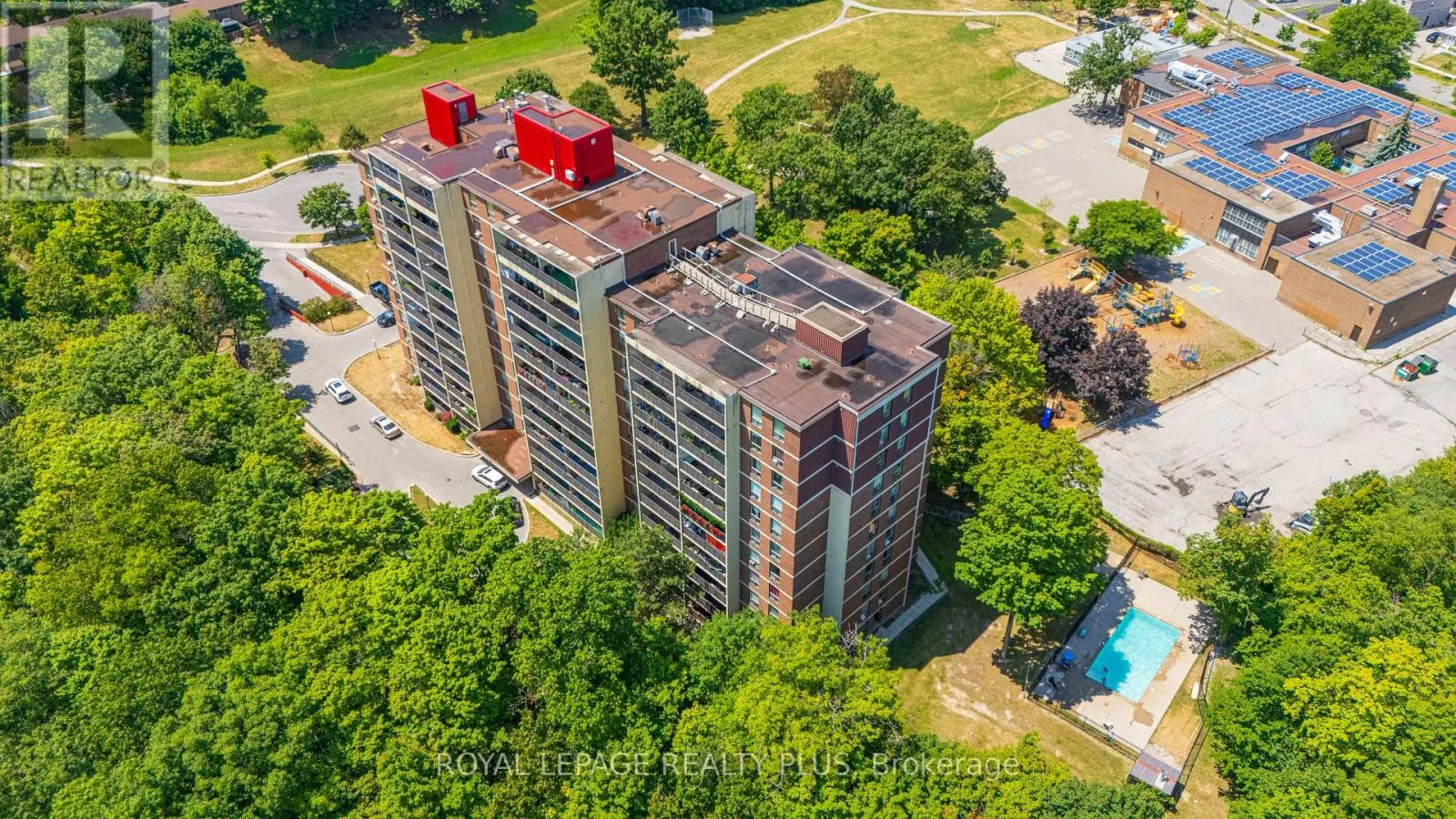 206 - 15 LONDON GREEN COURT