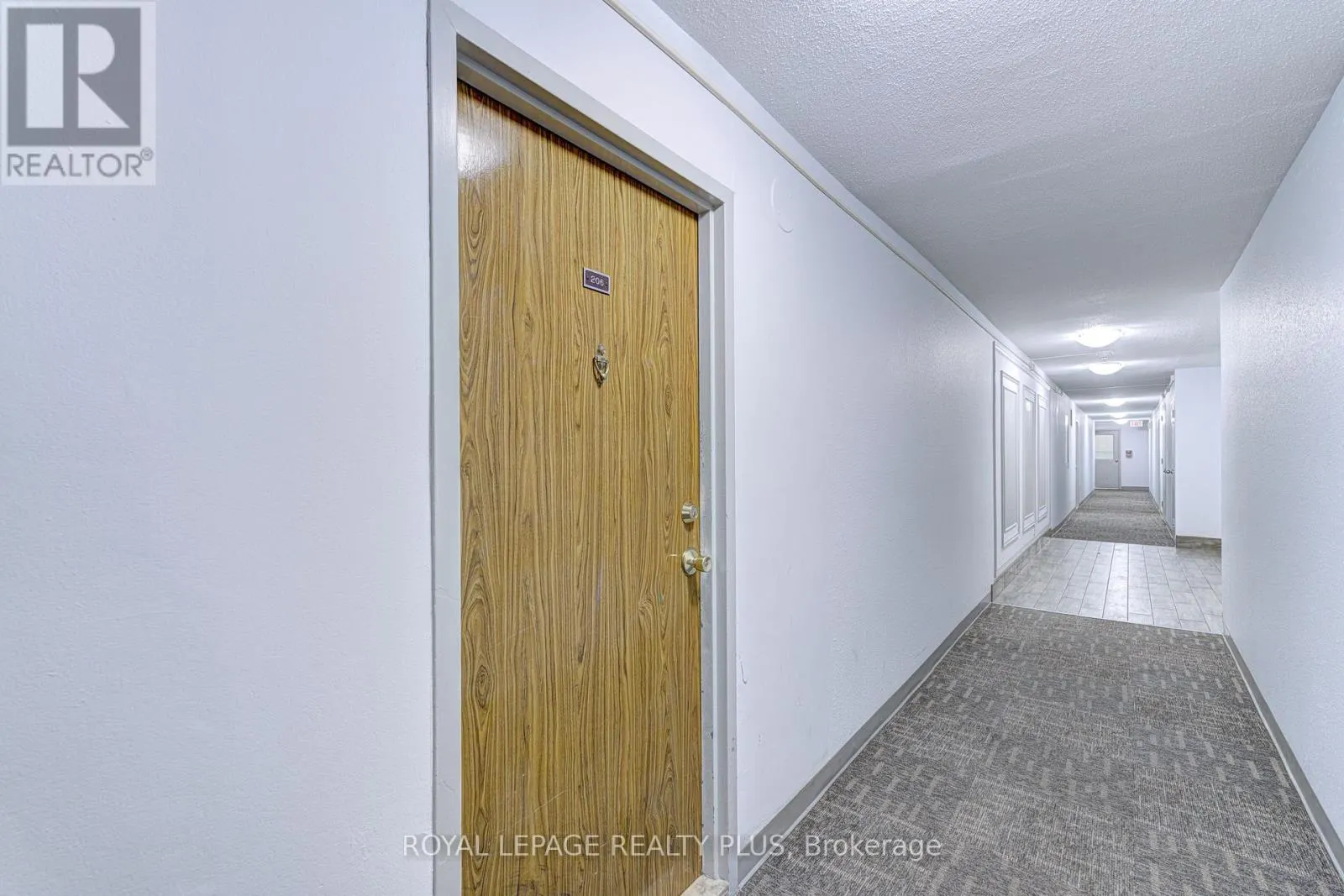206 - 15 LONDON GREEN COURT