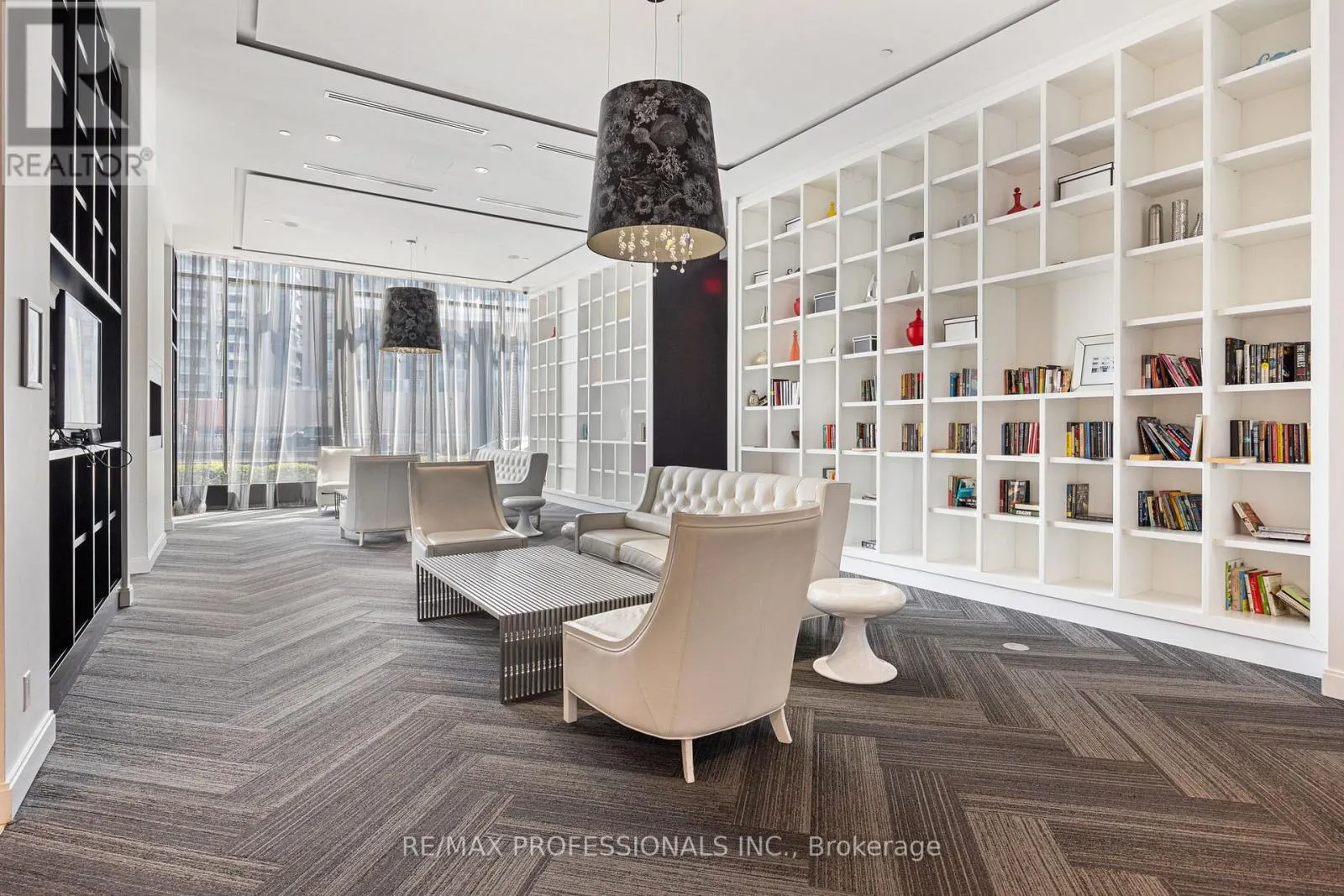 911 - 88 PARK LAWN ROAD