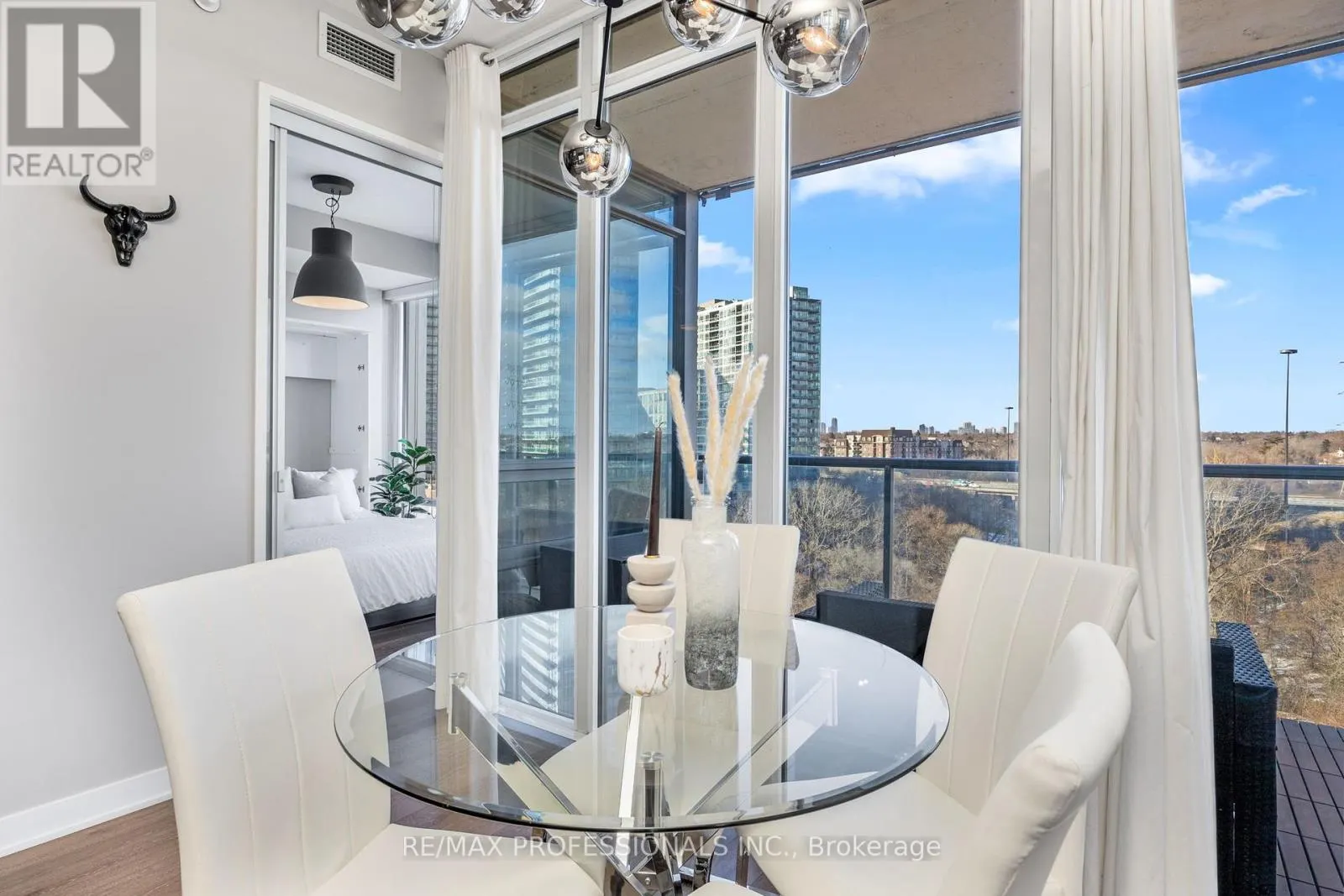 911 - 88 PARK LAWN ROAD