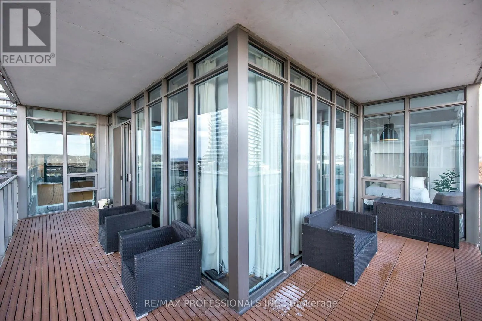 911 - 88 PARK LAWN ROAD
