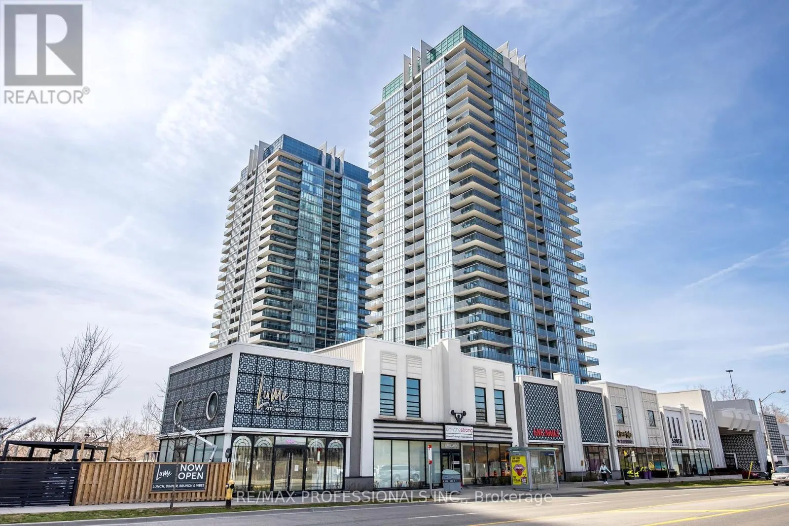 911 - 88 PARK LAWN ROAD