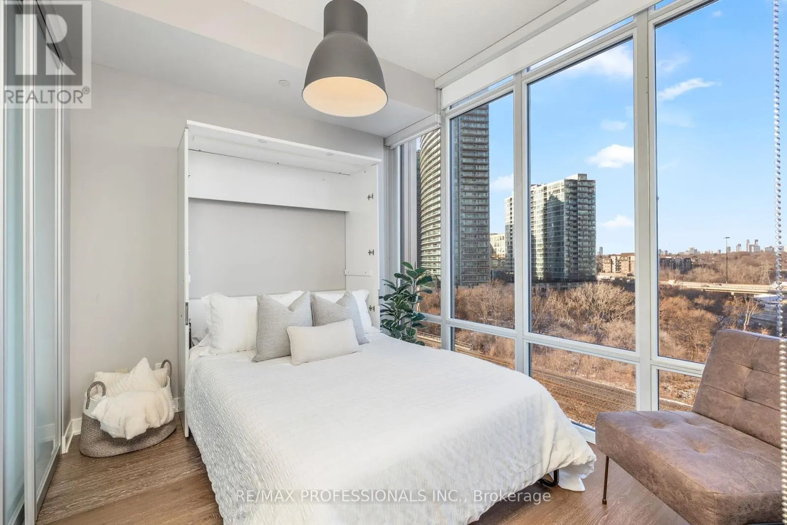 911 - 88 PARK LAWN ROAD