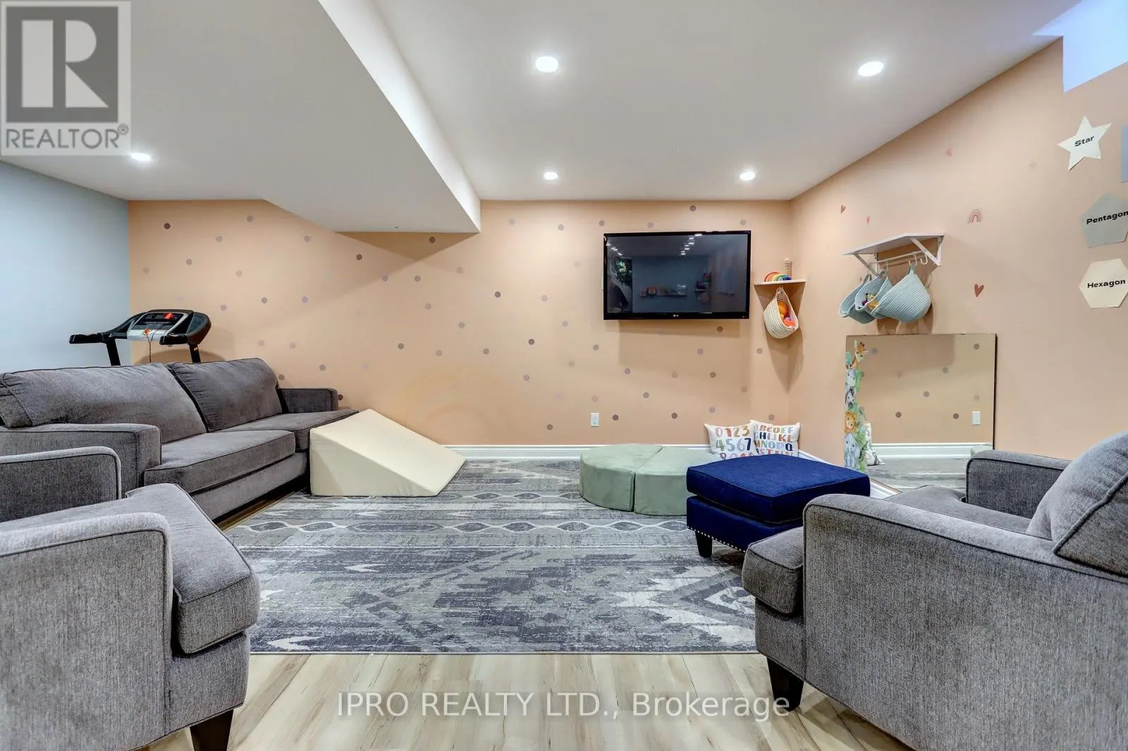 10 BERTON BOULEVARD