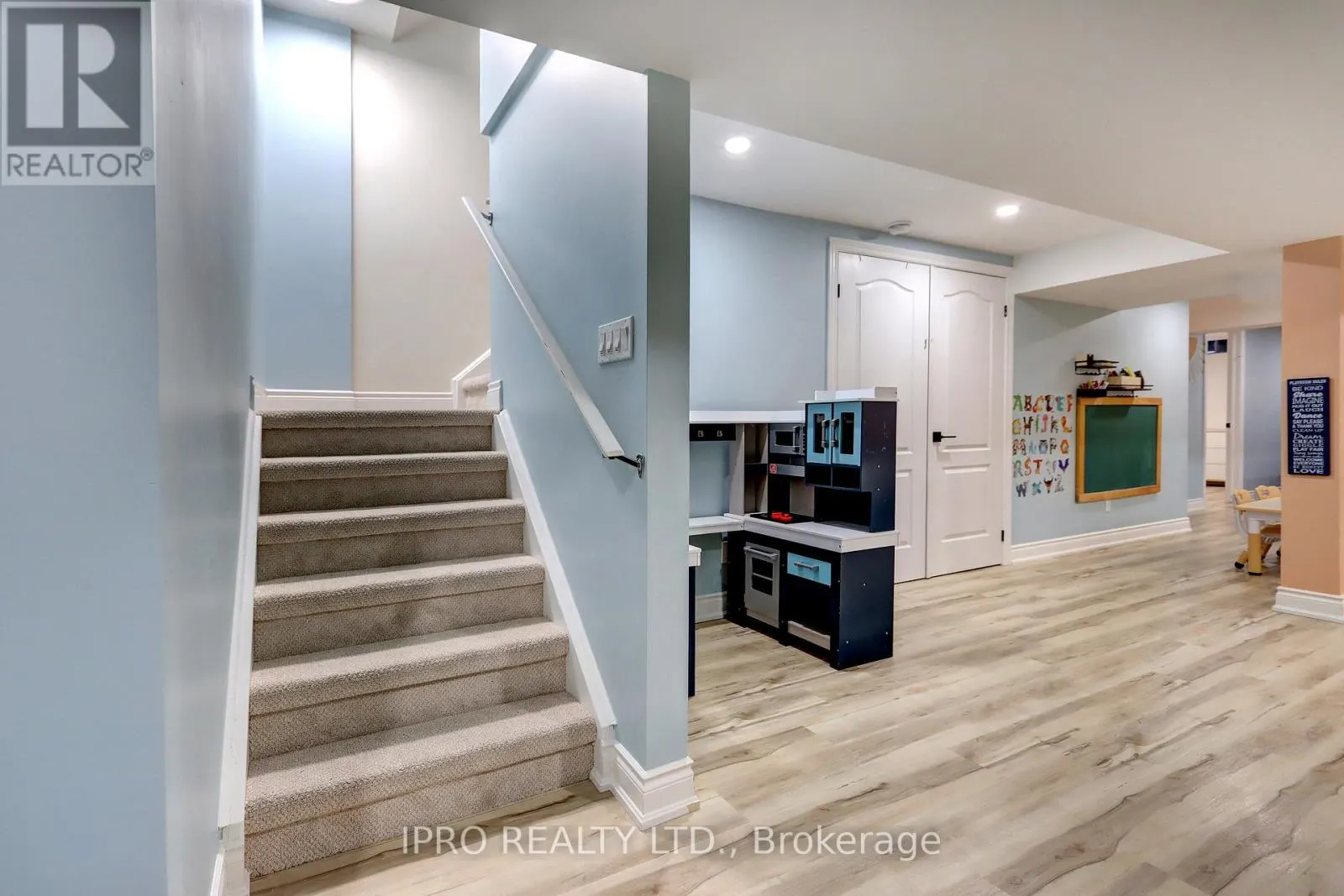 10 BERTON BOULEVARD