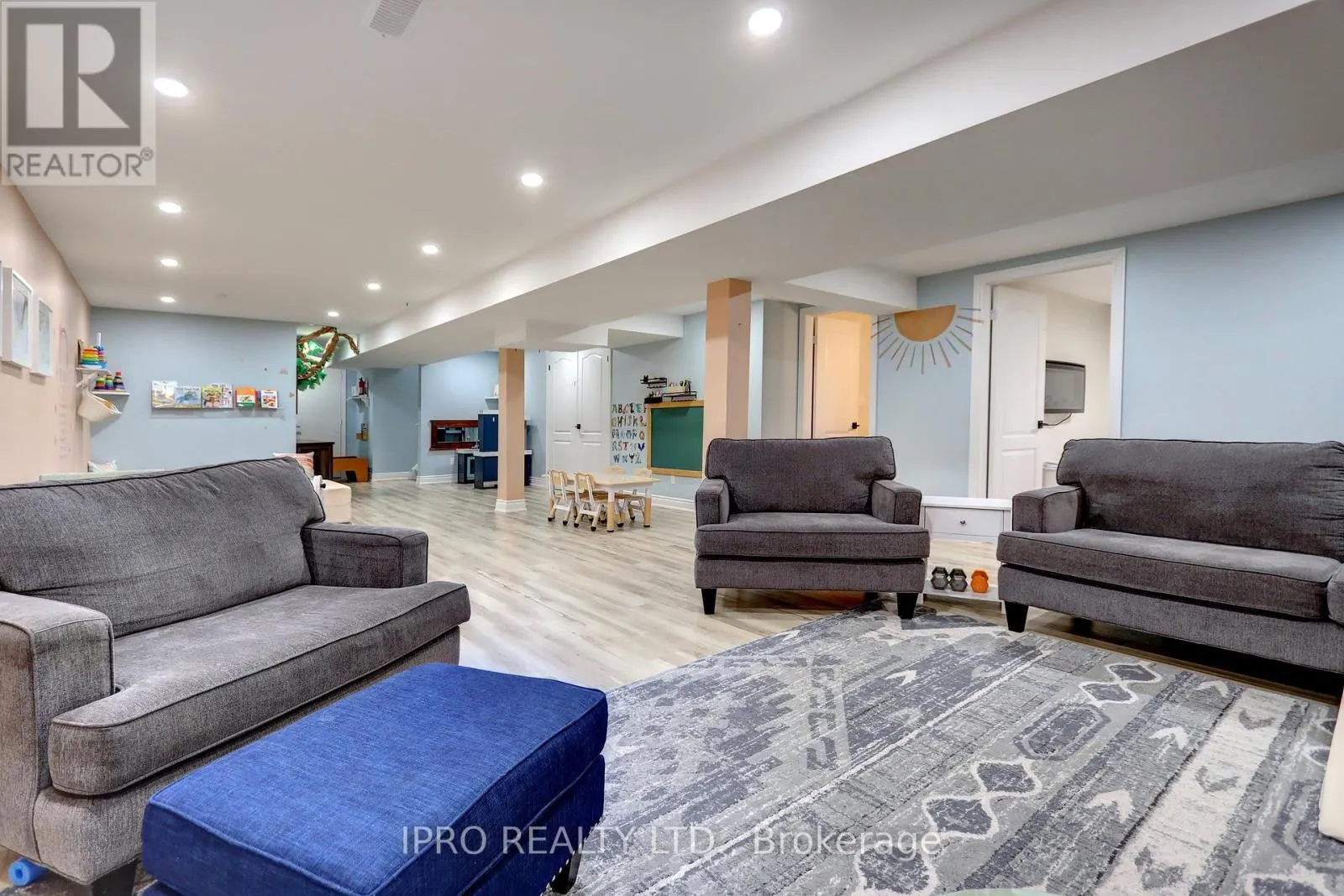 10 BERTON BOULEVARD
