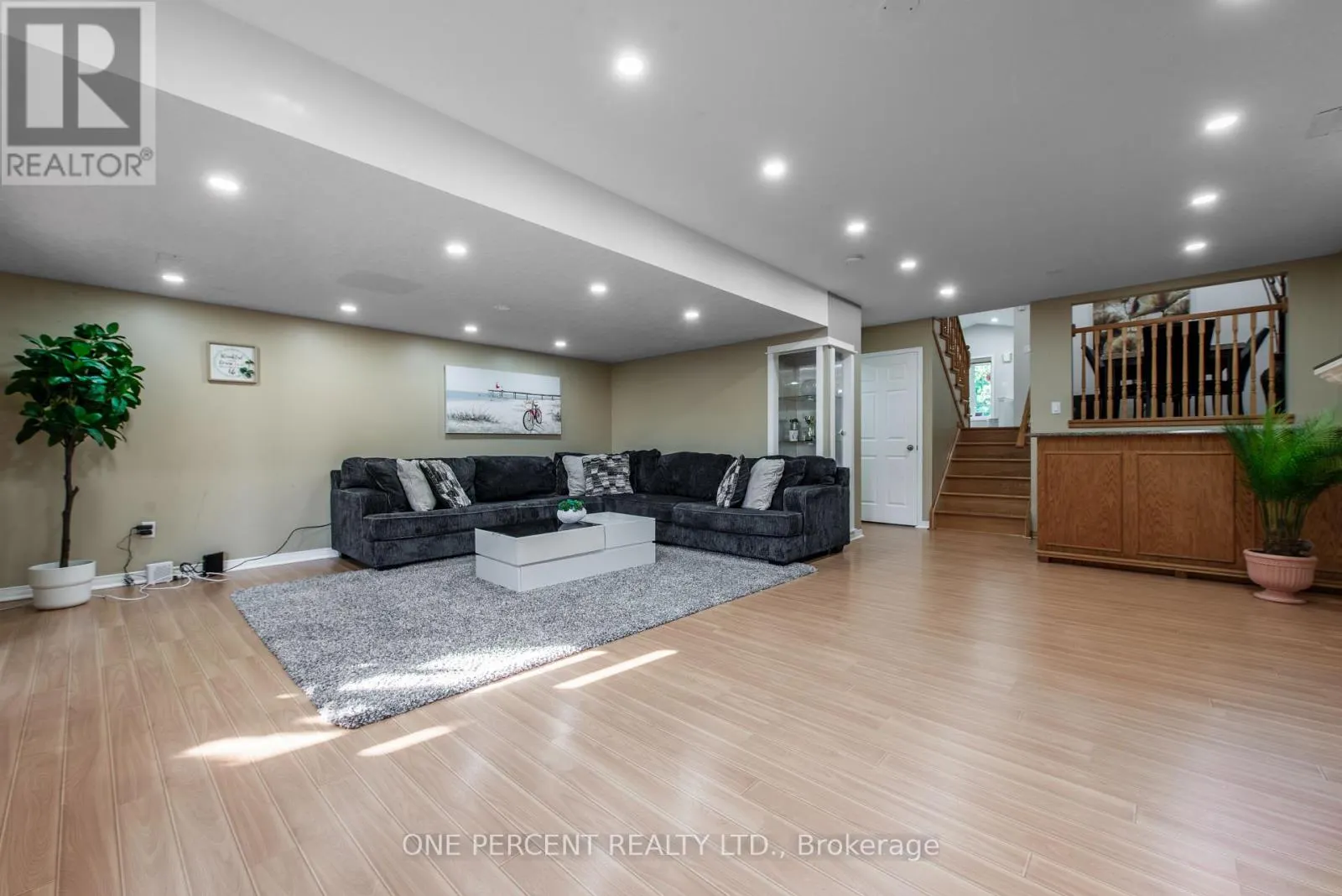 53 BISCAYNE CRESCENT
