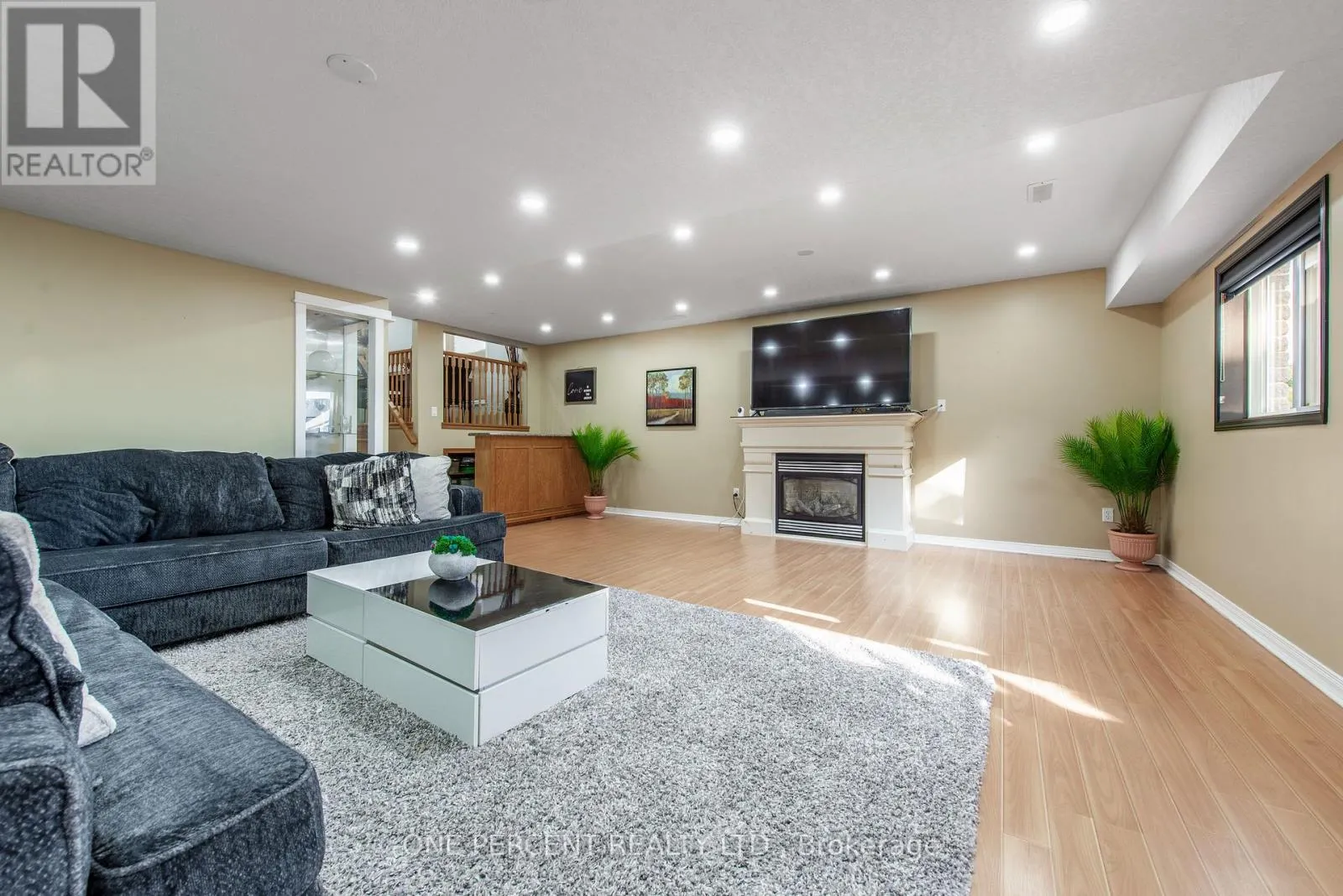 53 BISCAYNE CRESCENT