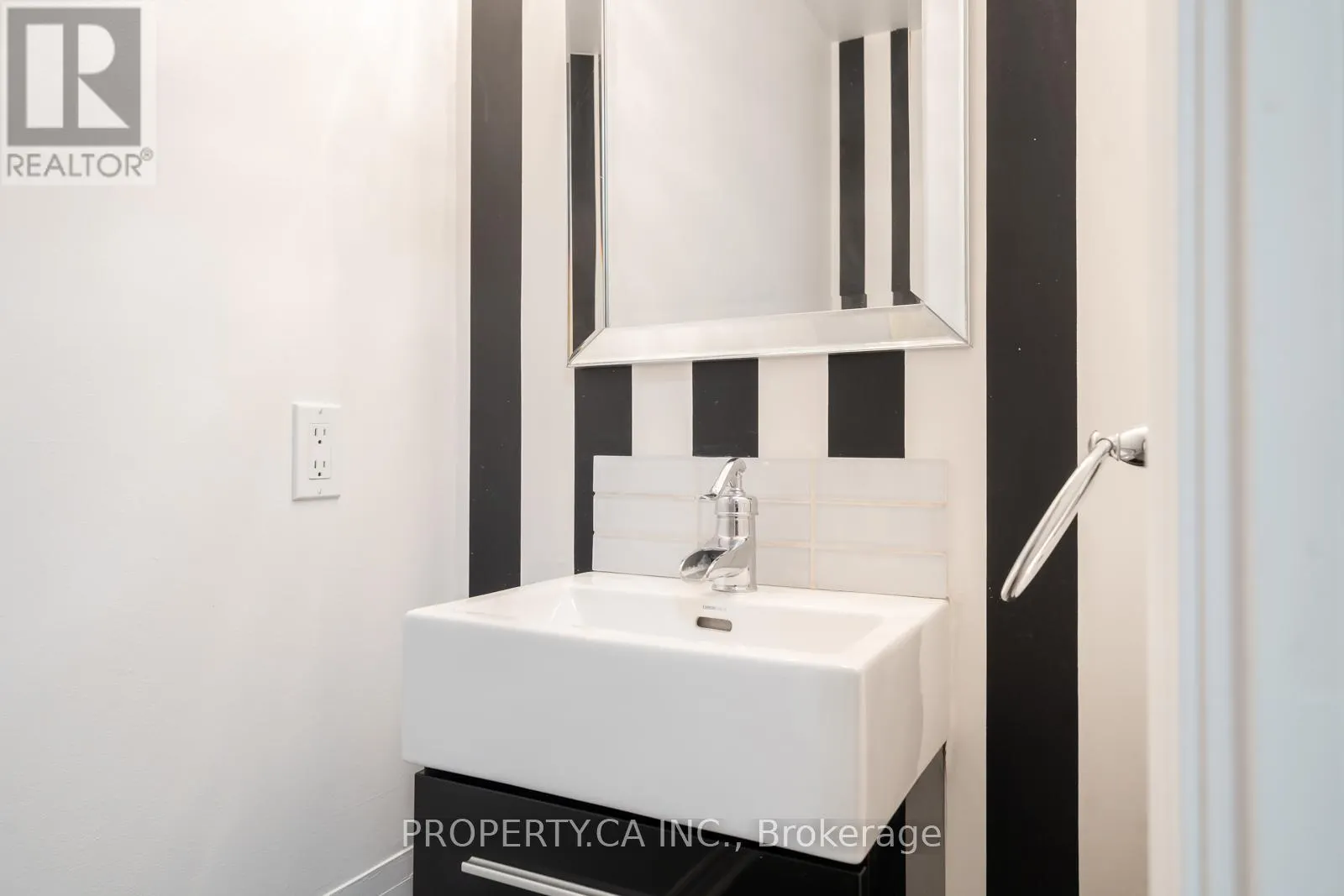 105 - 2111 LAKESHORE BOULEVARD W