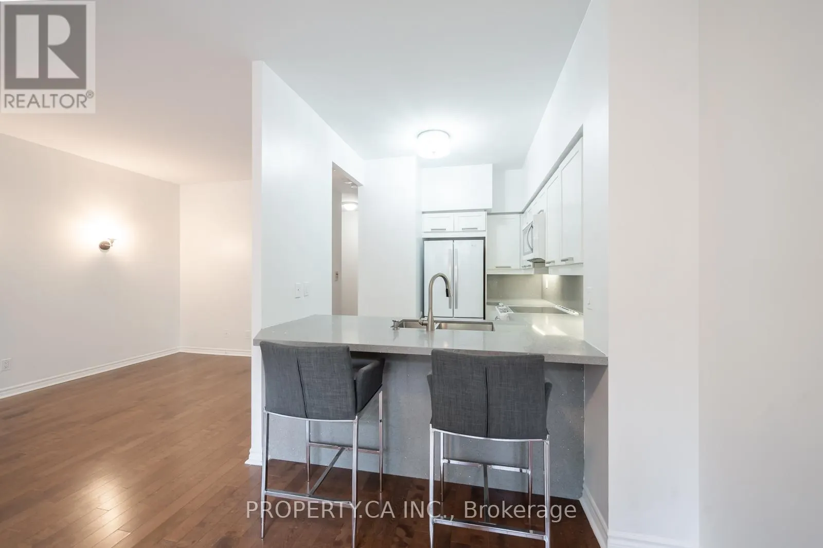 105 - 2111 LAKESHORE BOULEVARD W