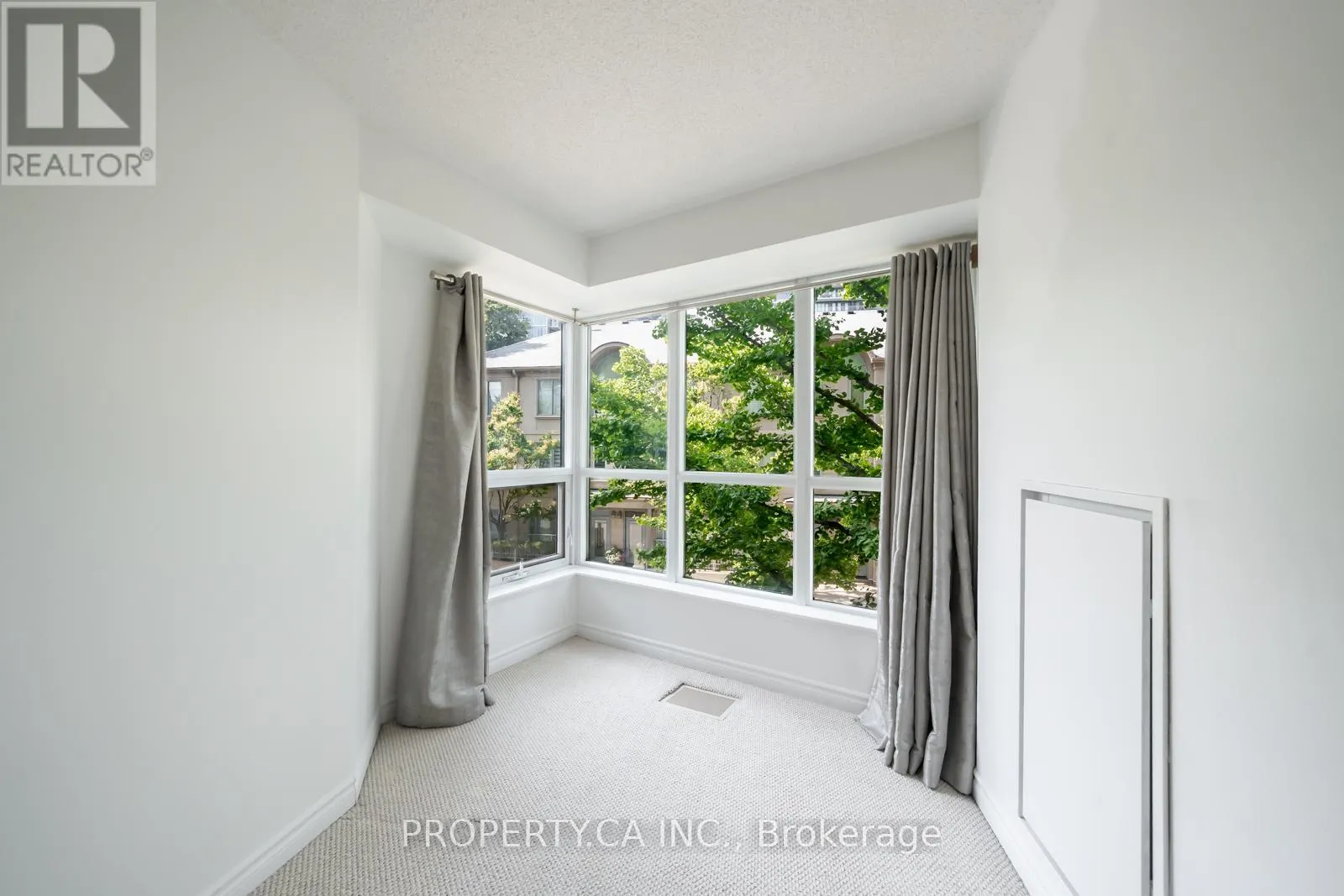 105 - 2111 LAKESHORE BOULEVARD W