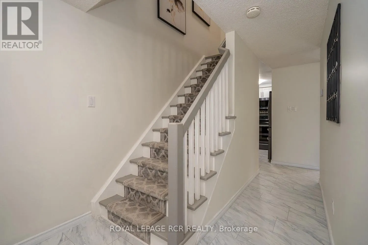 252 ELMWOOD CRESCENT