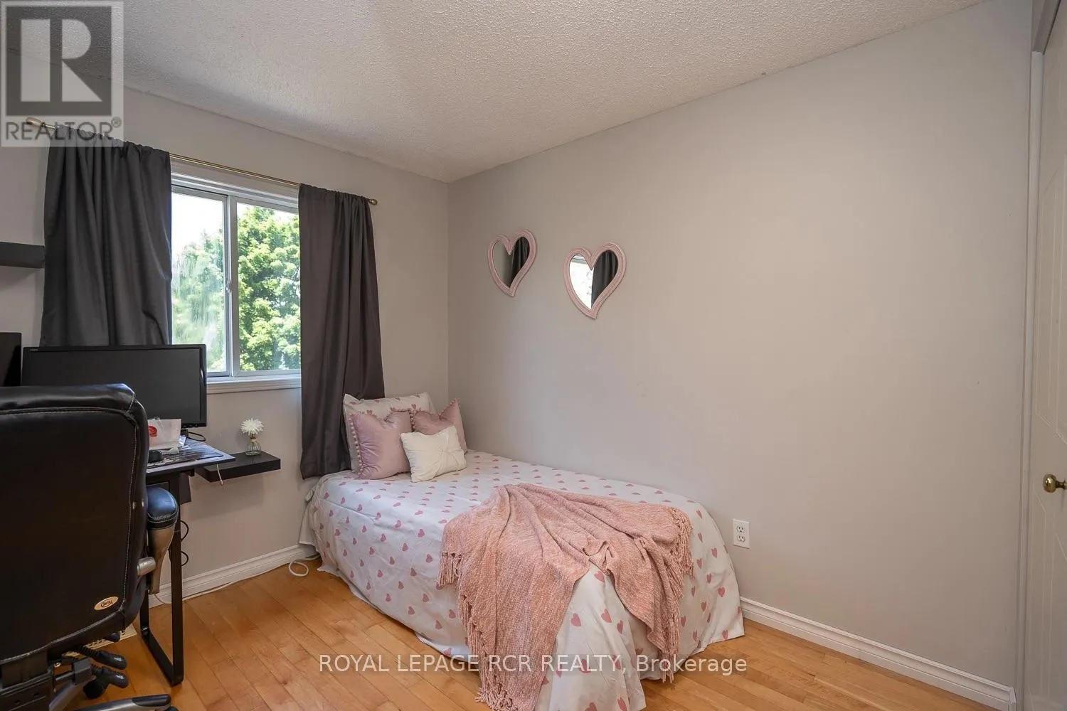 252 ELMWOOD CRESCENT