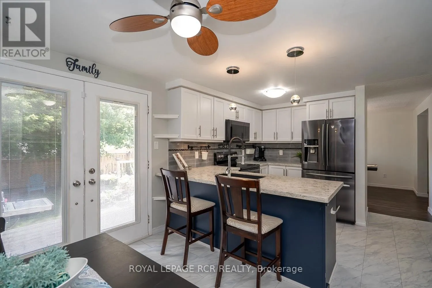 252 ELMWOOD CRESCENT
