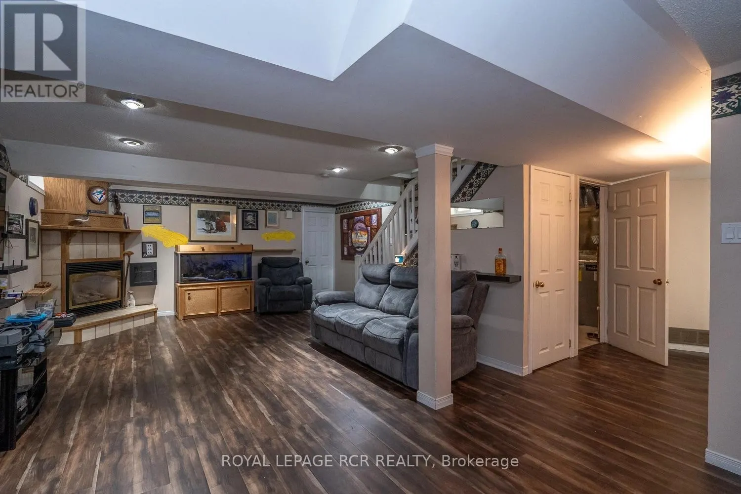 252 ELMWOOD CRESCENT