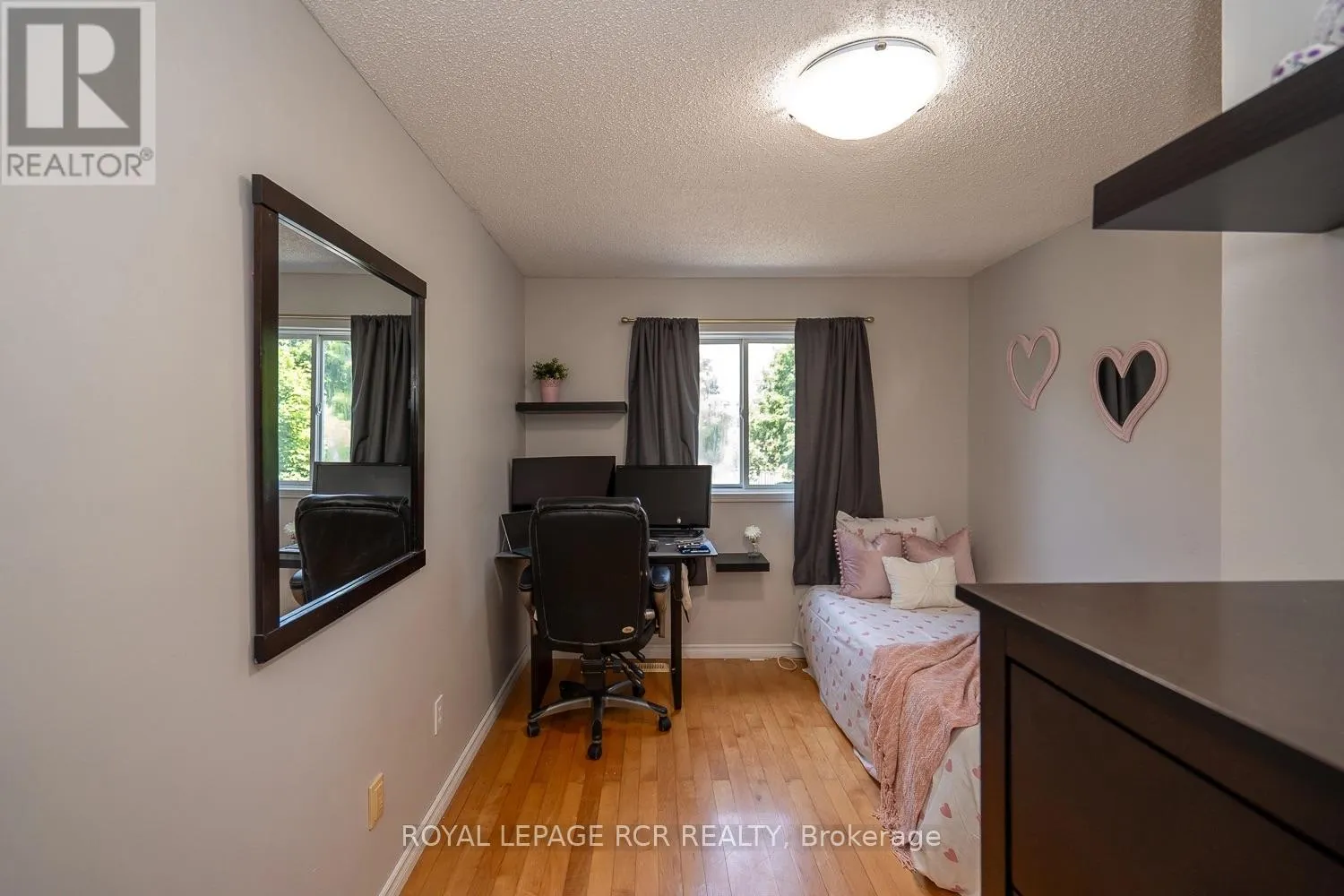 252 ELMWOOD CRESCENT