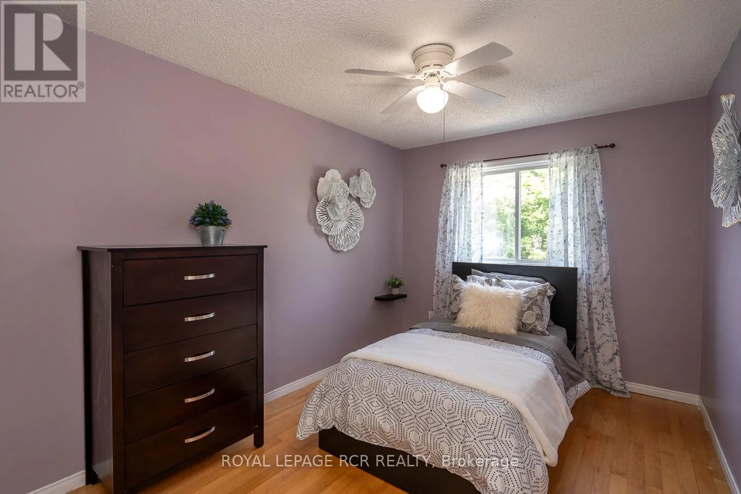 252 ELMWOOD CRESCENT