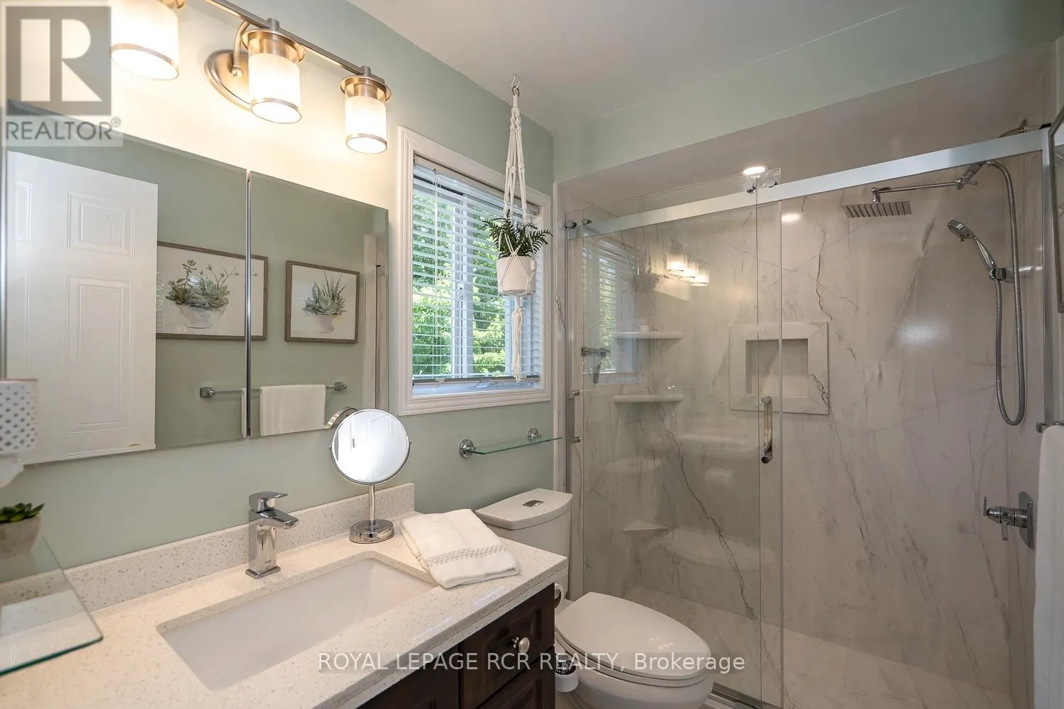 252 ELMWOOD CRESCENT
