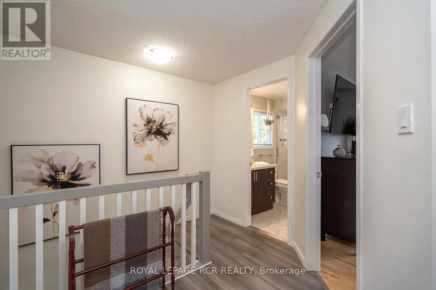 252 ELMWOOD CRESCENT