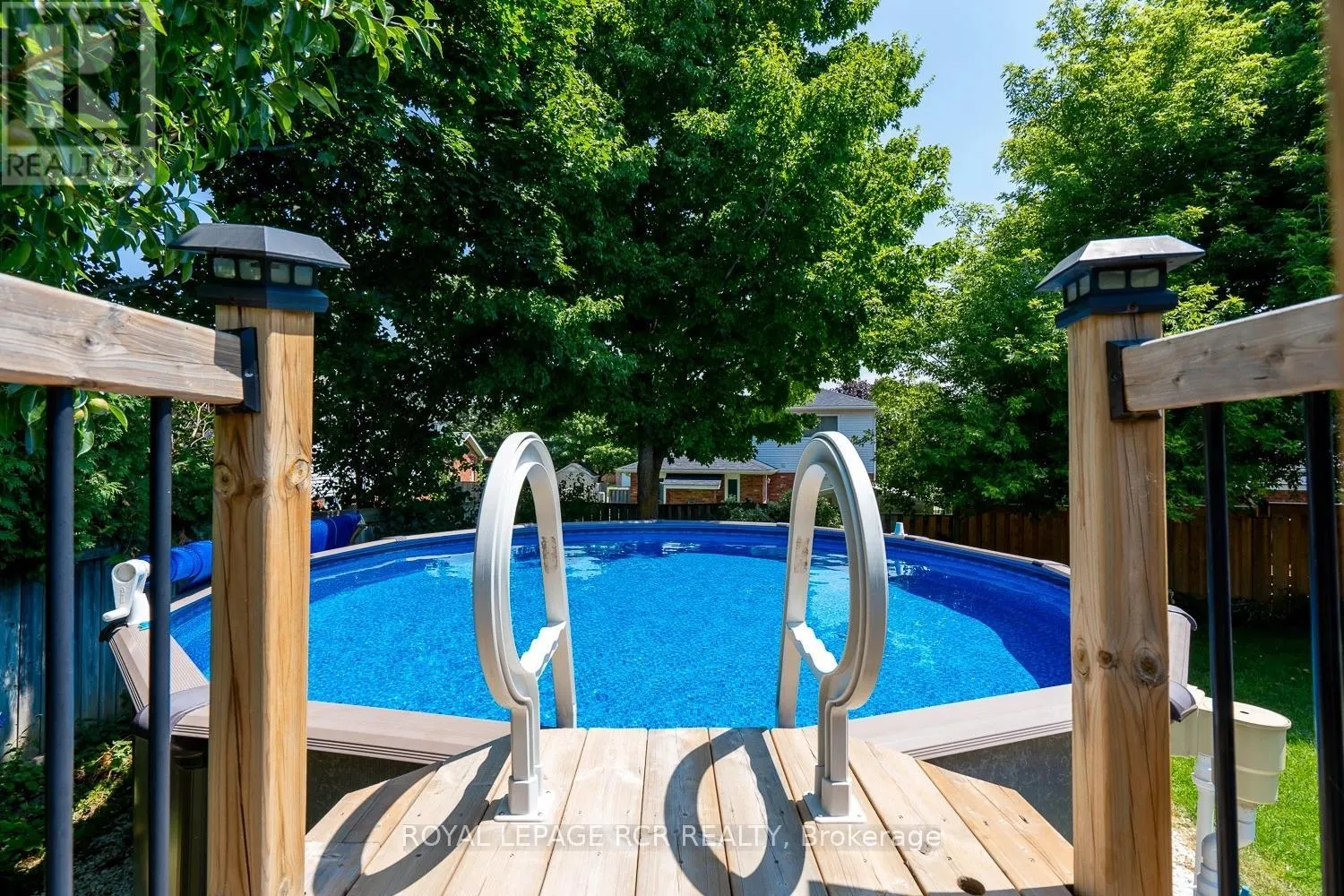 252 ELMWOOD CRESCENT