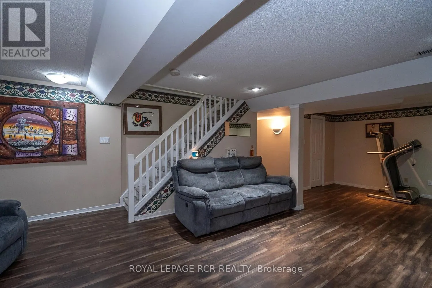 252 ELMWOOD CRESCENT
