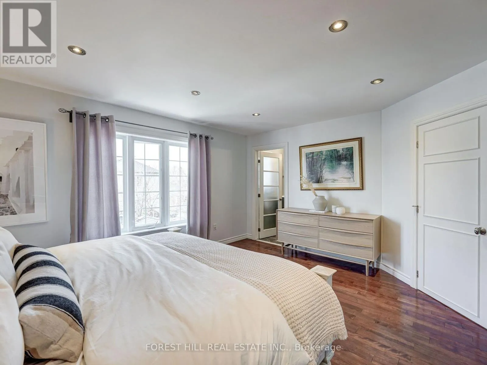 33 ROTHSAY AVENUE E